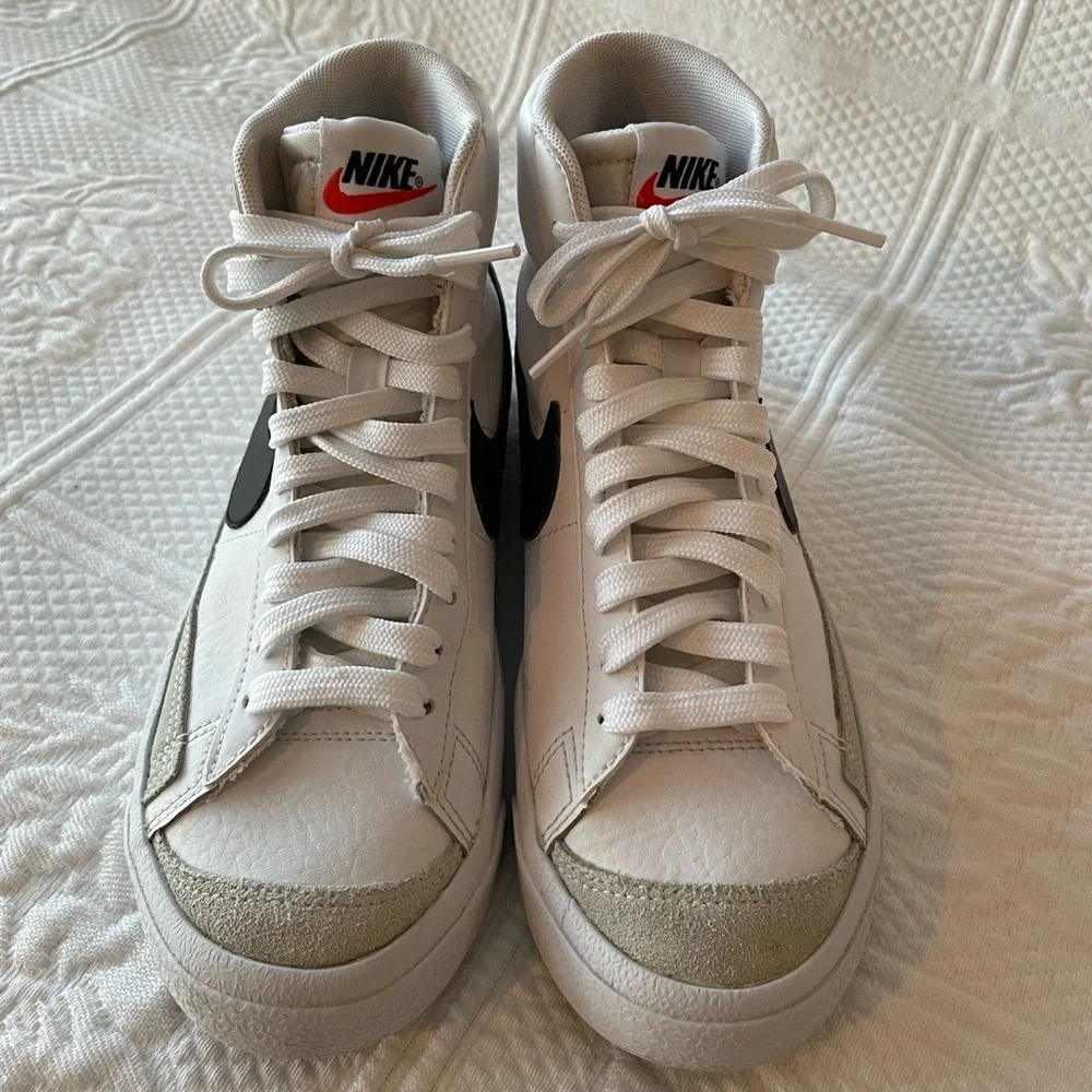 Nike Blazer Mid '77 High Top Sneakers Black/White 4.5Y/6W
Basketball Vintage - Picture 3 of 9